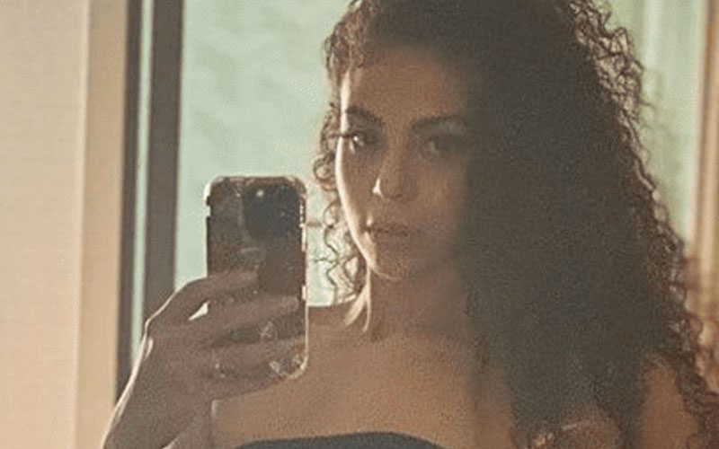 Samantha Irvin Ponders Timeless Query in a Mirror Selfie
